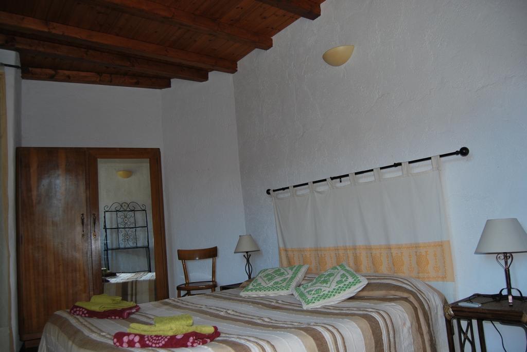 B&B Baddesalighes Bolotana Pokoj fotografie